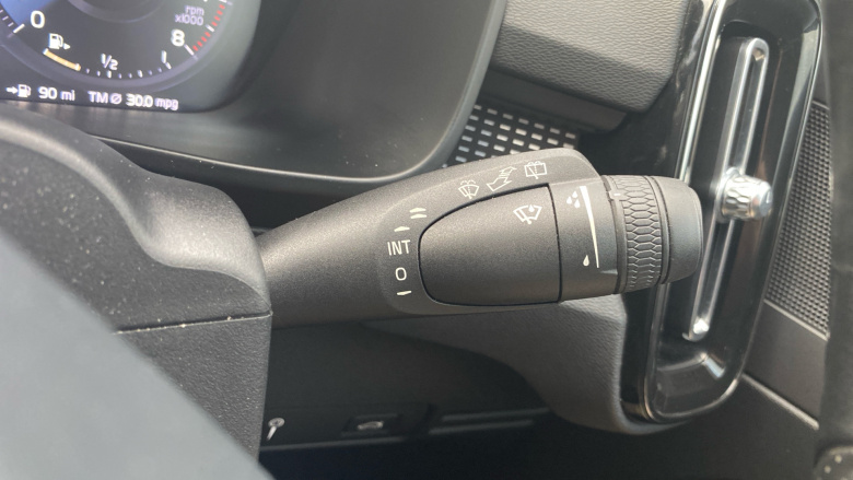 Volvo Xc40 2.0 T4 R DESIGN Pro 5dr AWD Geartronic Petrol Estate